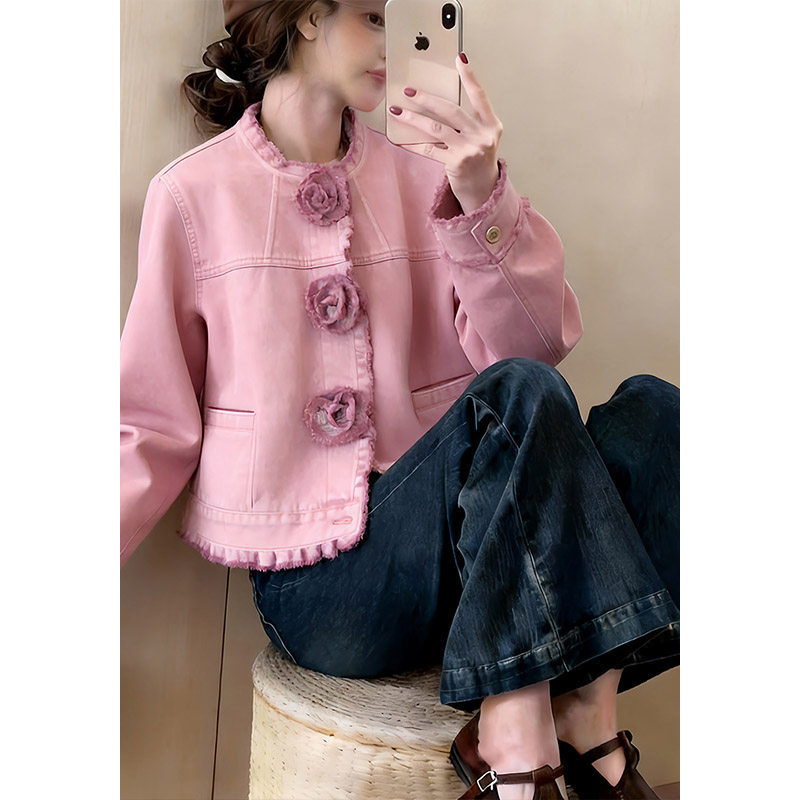Korean style sweet and gentle short denim jacket, unique and slimming for petite figures, three-dimensional floral pattern.