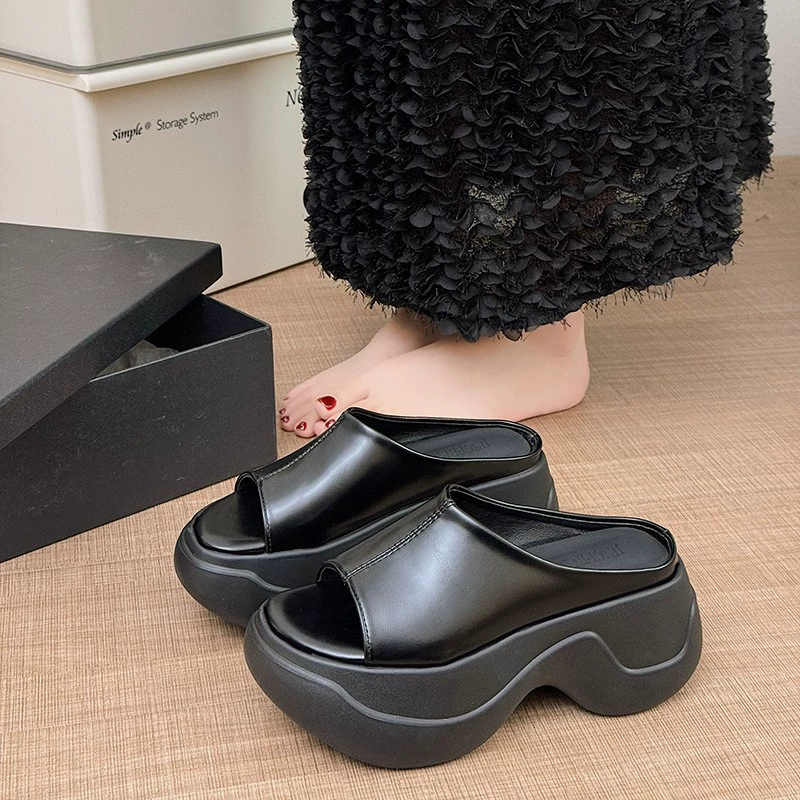 Женские сандалии на толстой подошве для ношения на улице летом, новый стиль обуви на платформе для маленьких людей, универсальный и модный.