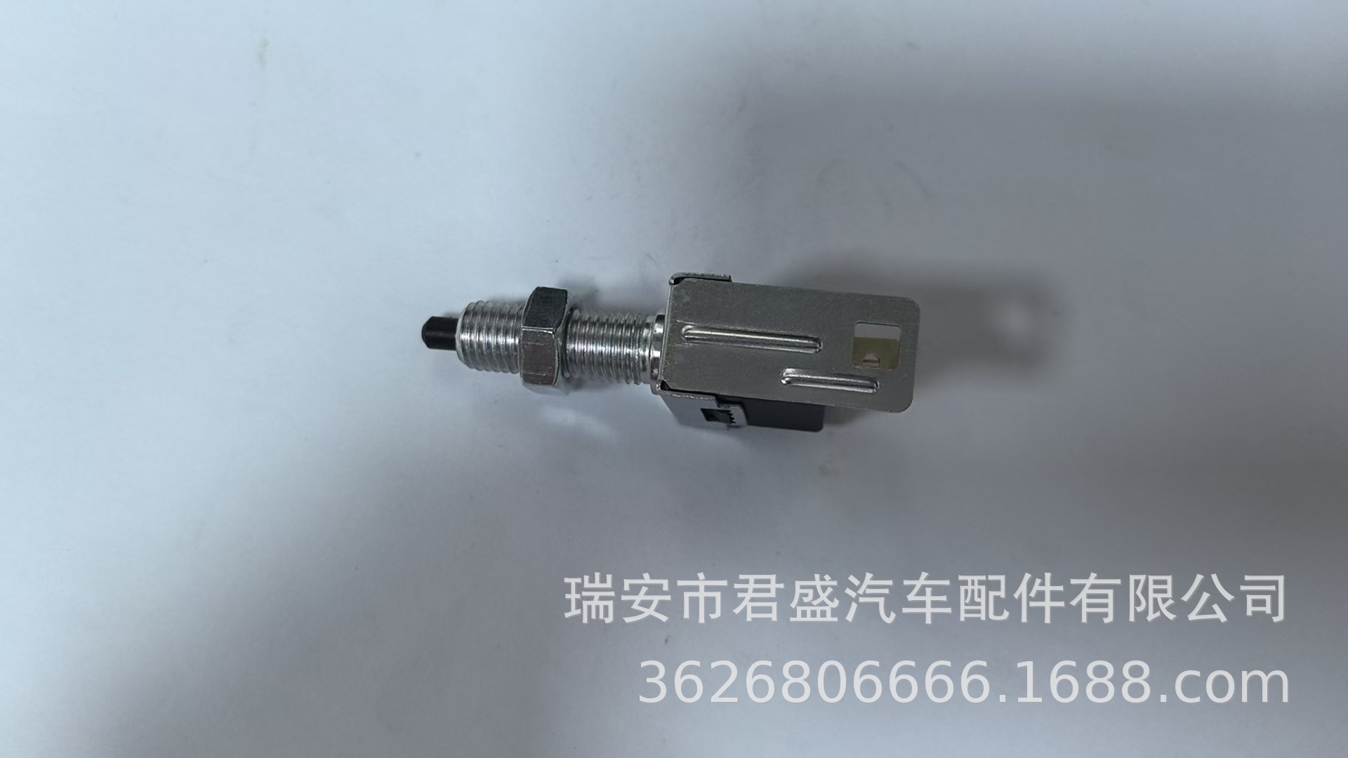 Suitable for Modern Brake Light Switch 0B001-66-490C 94851307 843403004030