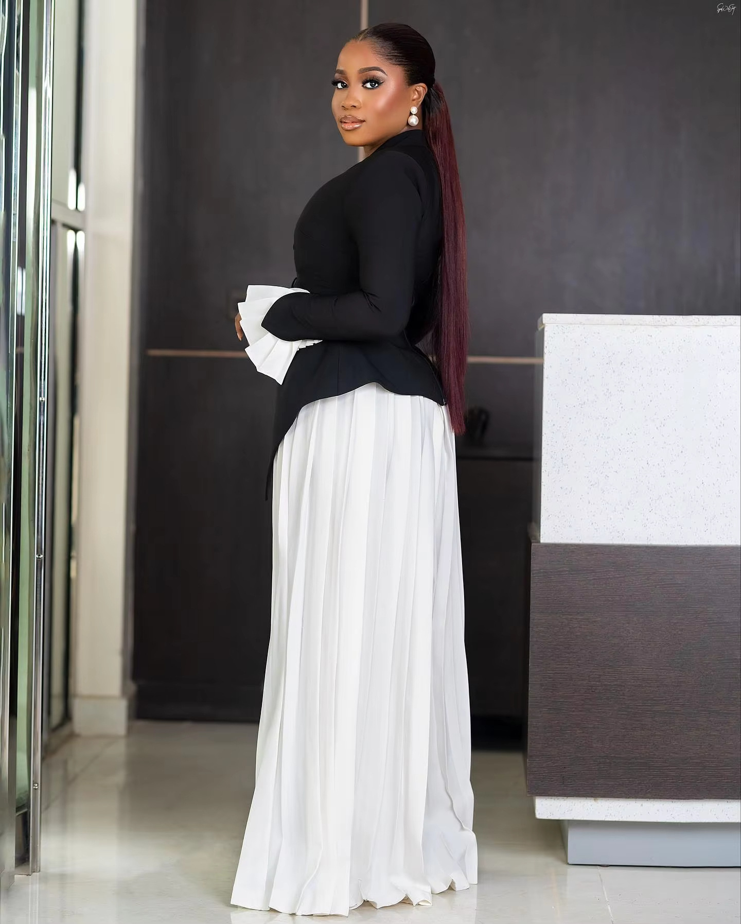 Women's Clothing spring and summer black large size fashion flared sleeve top & pleated pants suit_voghion.com