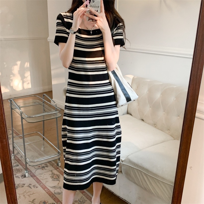 条纹方领短袖连衣裙女夏薄款针织复古修身收腰中长款一步包臀裙子