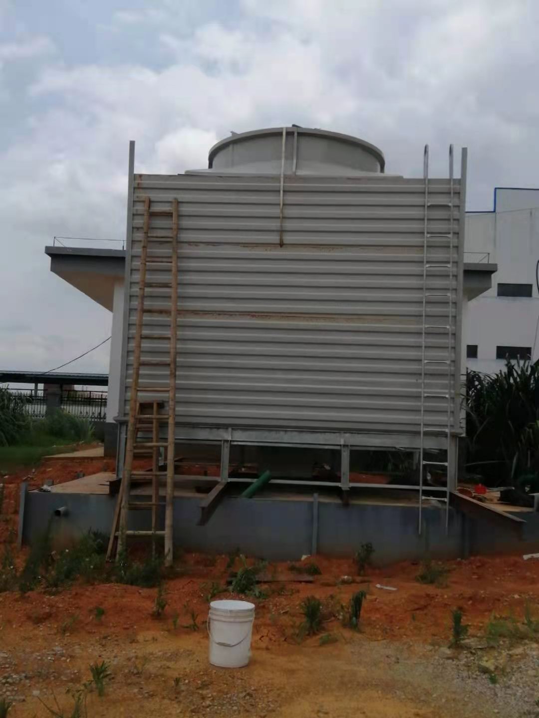 东兴低噪方形逆流冷却塔 节能冷却塔玻璃钢冷却塔厂家冷却塔