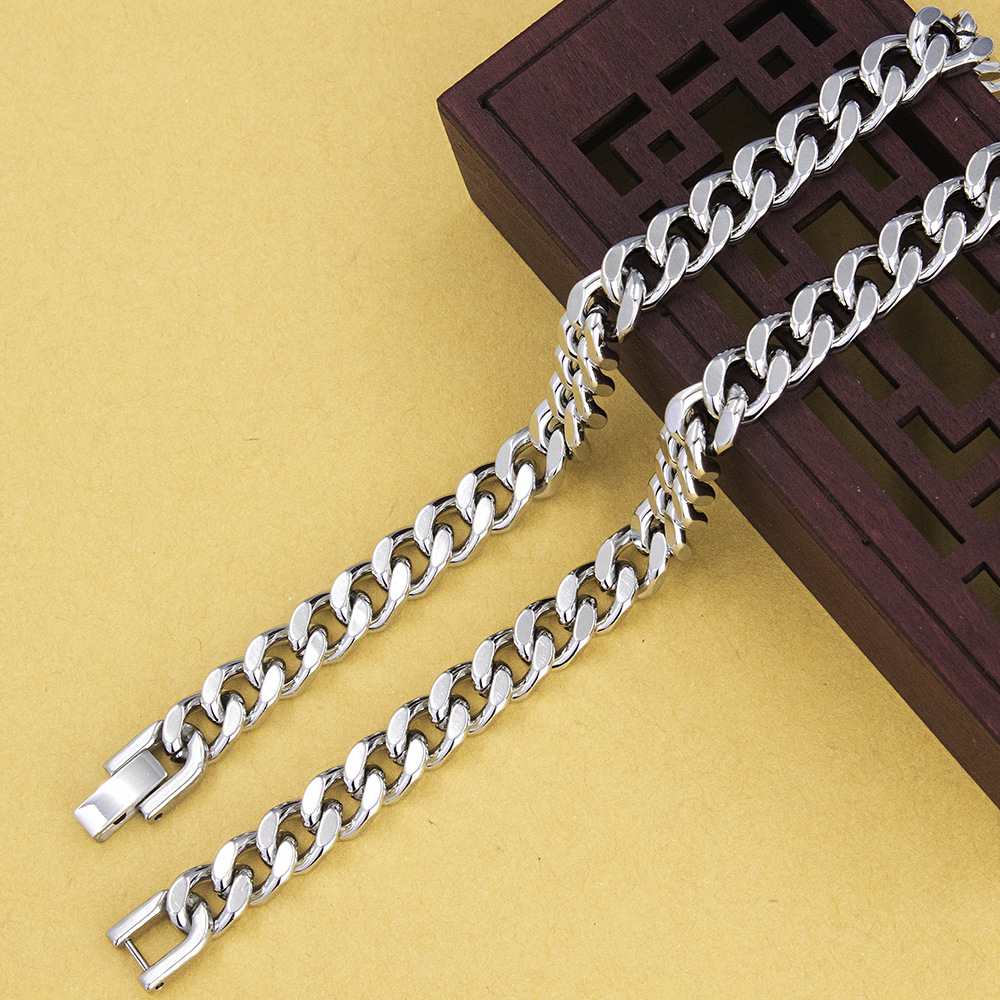 Classic Men’s Titanium Stainless Steel Snake Bone Chain Necklace_voghion.com