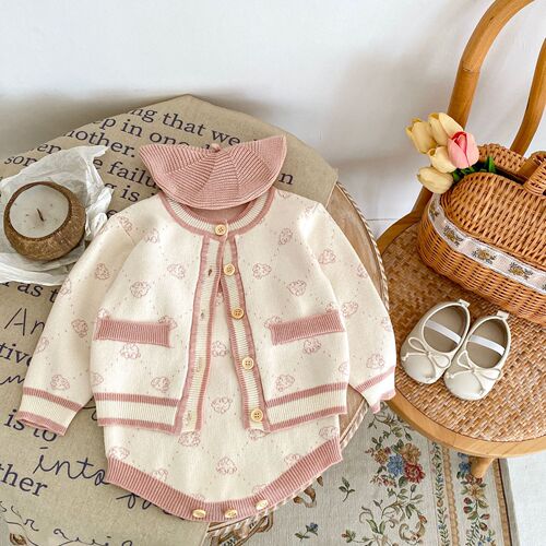  Autumn Clothes for Infants and Girls Cute Bear Head Jacquard Knitted Jacket + Strap Harness 2-piece Set