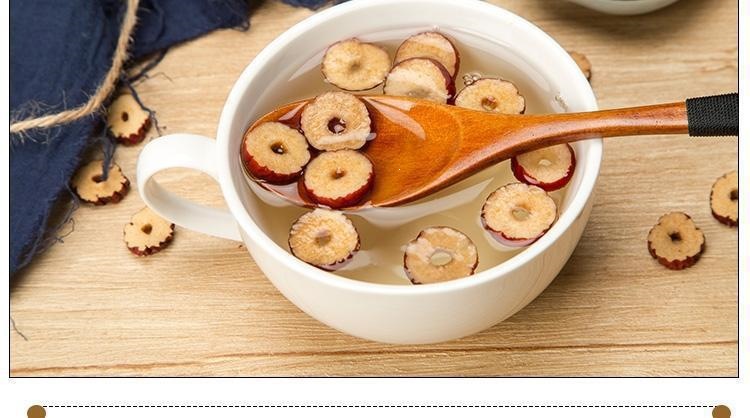 Seedless Red Date Slices Hong Zao Pian Dried Jujube Chips 80g Canister for Tea Snacking and Baking in use