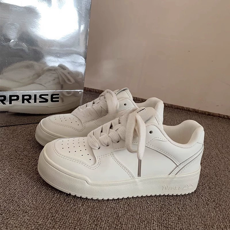 Высокое значение кроссовки женские 2024 новые нишевые хлебные туфли с толстым дном маленькие белые туфли увеличенные желтые летние спортивные повседневные туфли