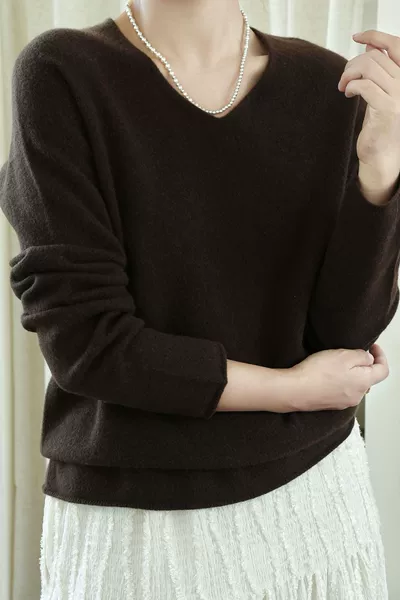 Floating coffee (V collar)