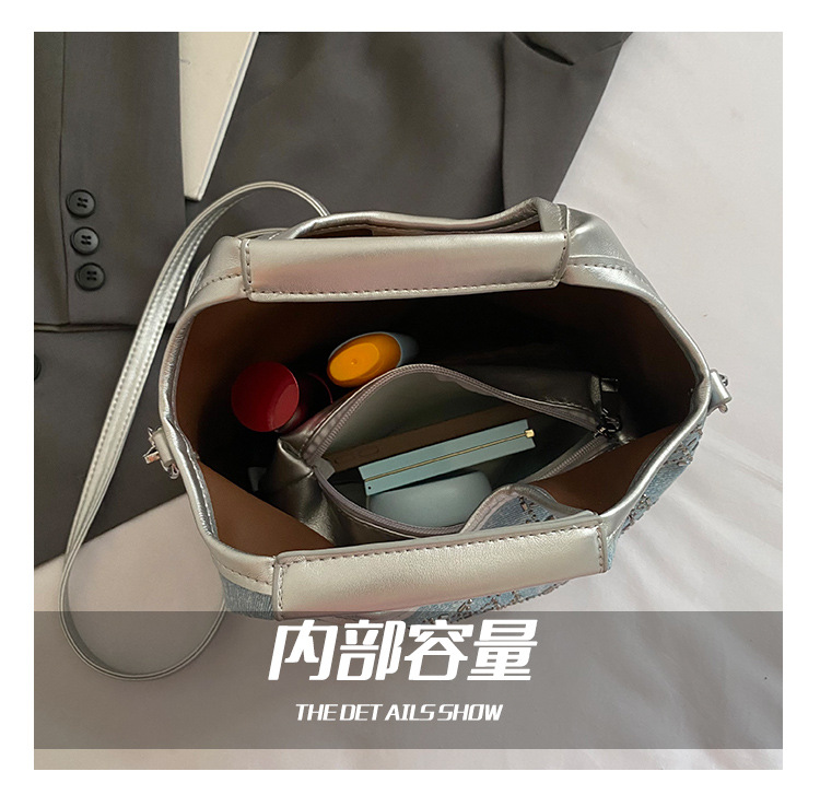 A niche design, fashionable and versatile single-shoulder hand-carry commuter bag for women, a new summer 2025 simple crossbody bucket bag Application Scenario