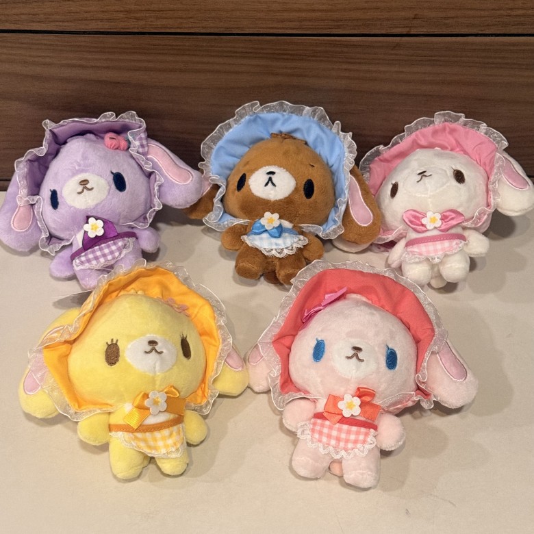 Caramel dessert rabbit heart-shaped lace wreath maid plush doll pendant, a cute accessory for bags
