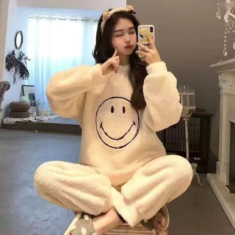 Franela al por mayor transfronteriza otoño invierno engrosado dulces dibujos animados sueltos chaqueta casual de coral pijama ropa doméstica de mujer