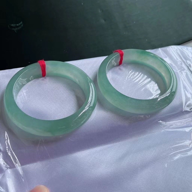 Vòng tay ngọc bích tự nhiên Miến Điện loại A băng cao cấp – đường kính trong 51–64 mm chi tiết 4