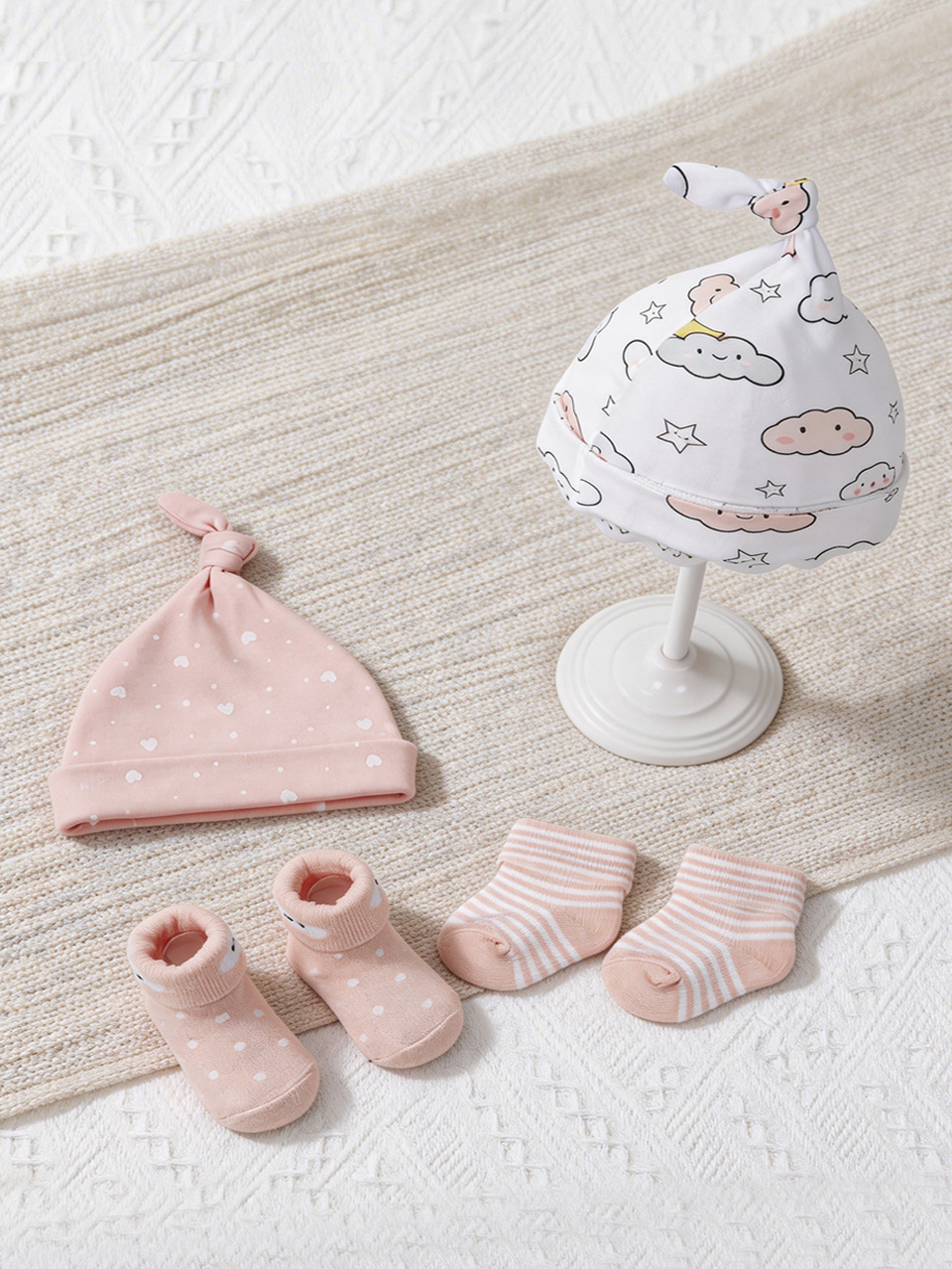Nuevo bebé sombrero calcetín conjunto primavera y otoño pequeño mes de dibujos animados lindo bebé sombrero de bebé calcetín recién nacido