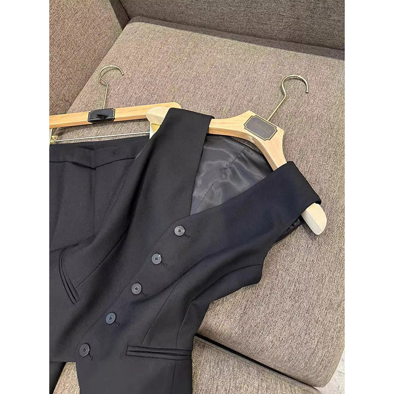 Completo pantalone donna con gilet in lana e seta scollo a v_voghion.com