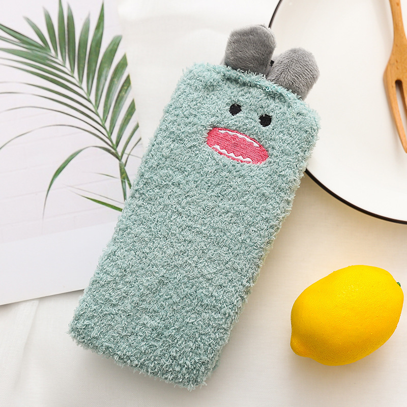 Otoño e invierno nuevo monstruo de dibujos animados casual bordado tridimensional orejas medio terciopelo dormir calcetines engrosados calcetines cálidos de mujer