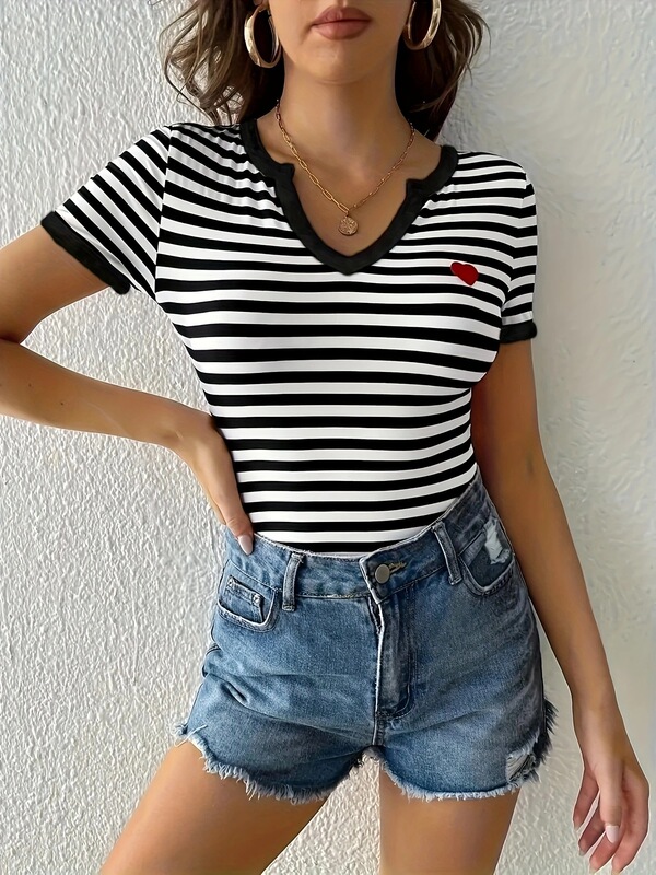 夏半袖小さな愛刺繍男性と女性の横縞ルーズラウンドネックカップル Tシャツトップ多用途|undefined