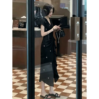 预售大码黑色绣花连衣裙女胖mm不规则时尚设计感收腰显瘦长裙2690