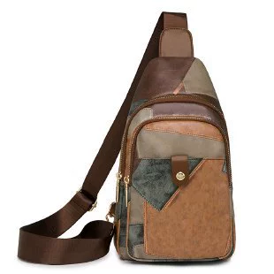 Сумка через плечо (chest bag), одно плечо, пэчворк экокожа, компактная и лёгкая