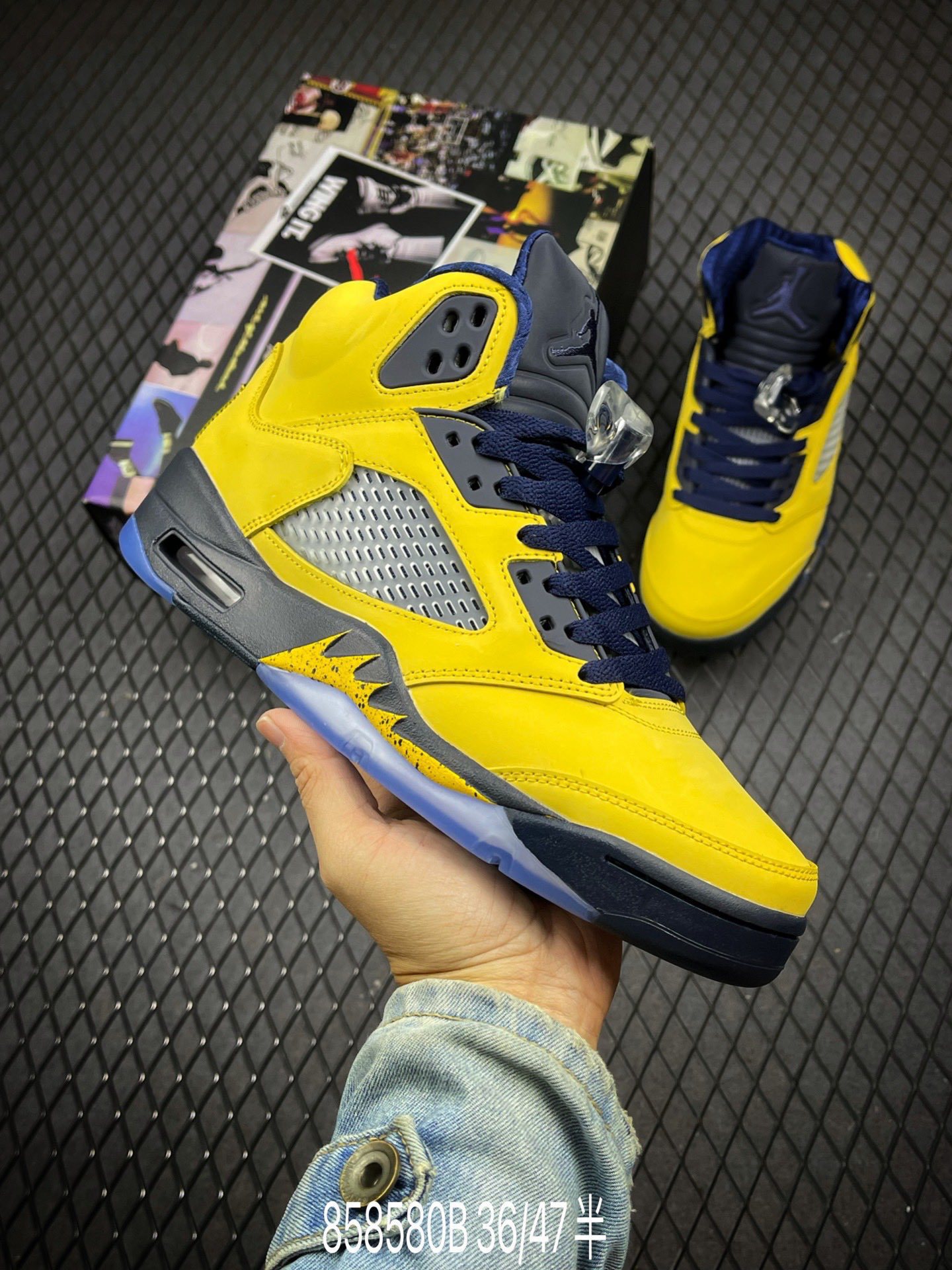 2025 nuevo color AJ5 negro y blanco flujo de arce de batalla real de alto rendimiento retro versátil zapatos deportivos de baloncesto masculino y femenino 3D vertical