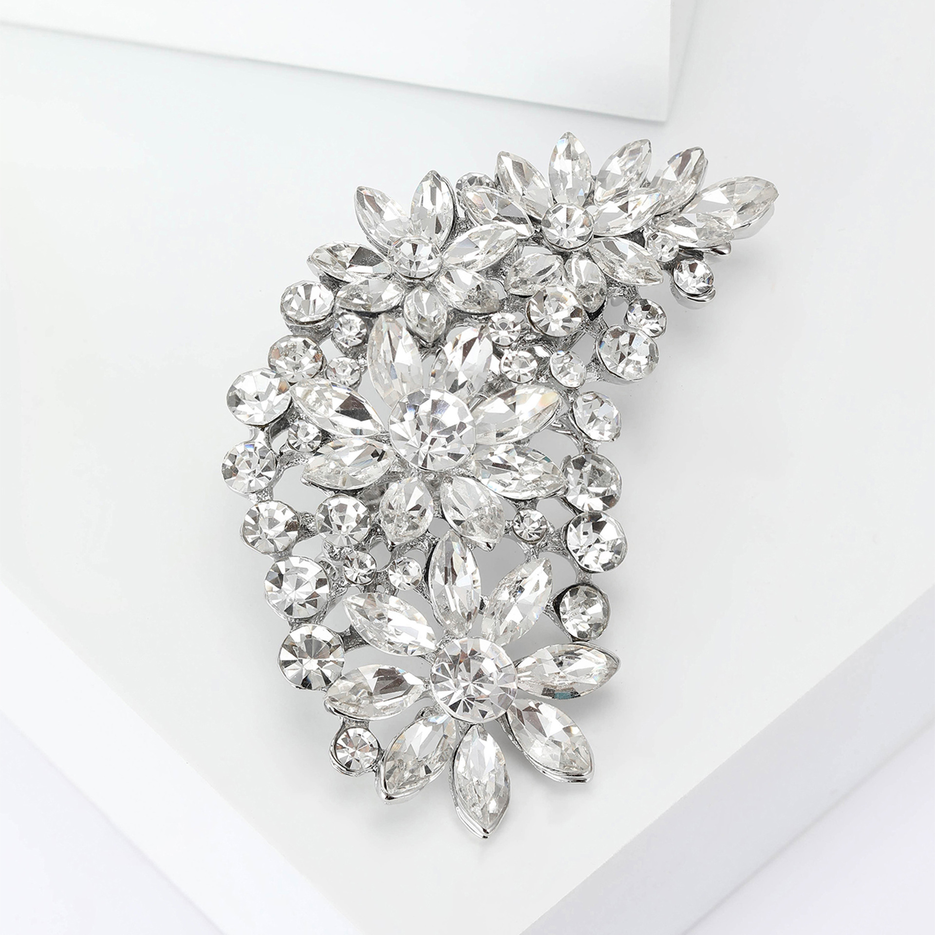 31g Weight Rhinestones Inlay Material Brooches Classification Holiday Occasion Alloy Material Flower Pattern Women's Gender Inlay Design Elegant Style Elegant Pin Flower Alloy Inlay Rhinestones Women's Brooches 33