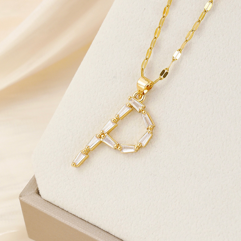 Venta caliente transfronteriza nuevo estilo de cobre con incrustaciones de circón 26 letras inglesas collar colgante T cuadrado de bambú letra cadena de clavícula femenina