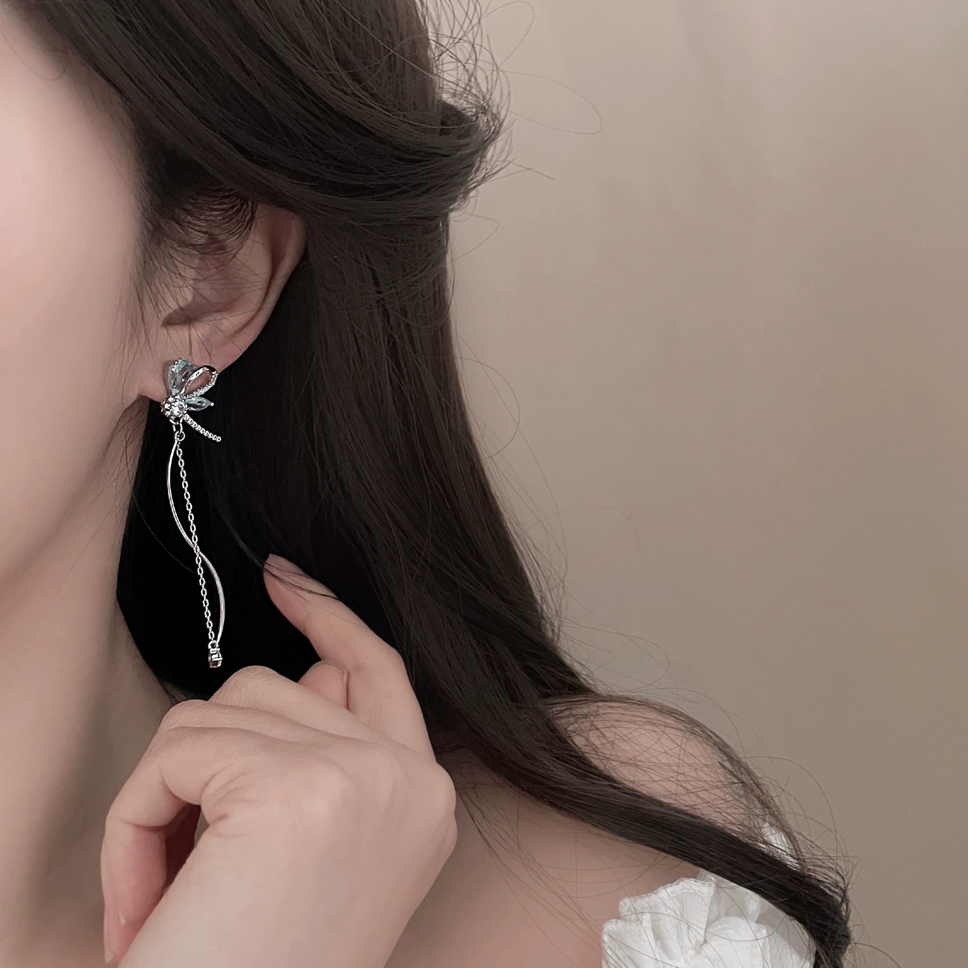 Серебряная игла из жемчуга, стильные универсальные серьги, образец серебро 925, простой и элегантный дизайн, оптом