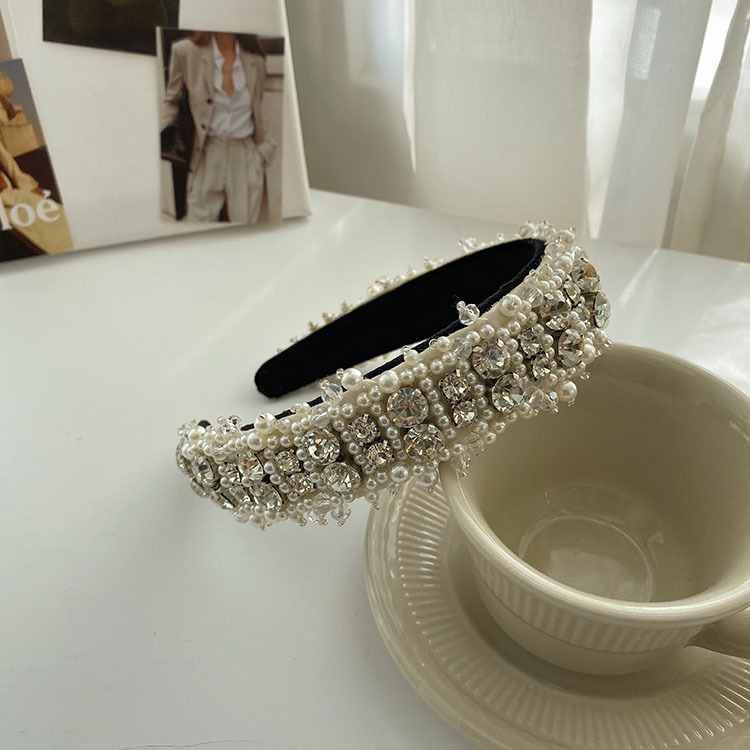 Korean Version Of The Pearl Wide-brimmed Hairband Braided Beaded Headband display picture 6