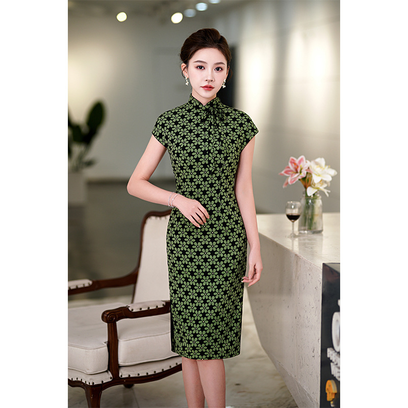 Fashionable elegant lace cheongsam