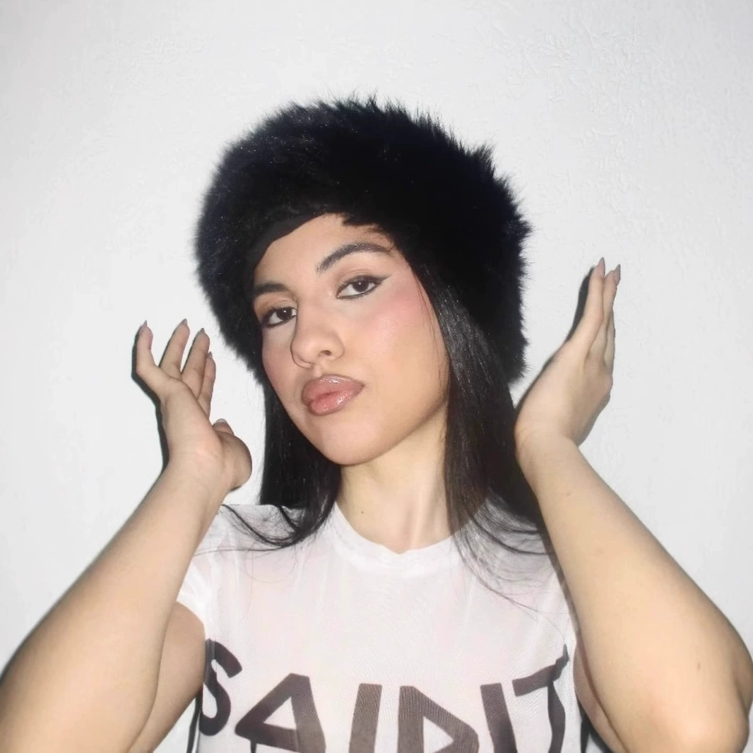 Европейская и американская новая летняя женская одежда для трансграничной цифровой связи, сексуальная модная уличная женская одежда с круглым вырезом и принтом букв, с короткими рукавами, обнажающая пупок