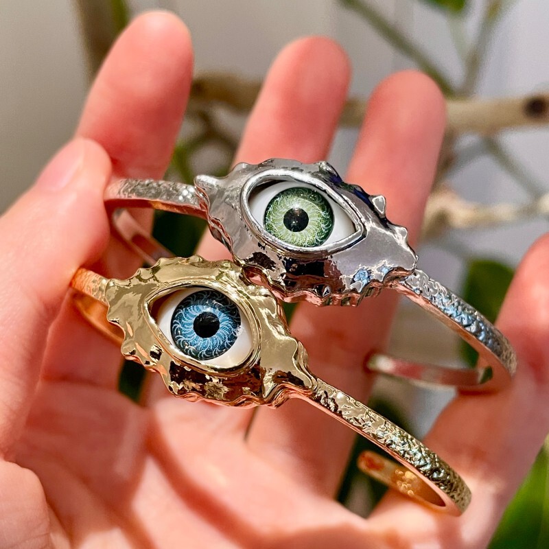 European and American Exaggerated Aesthetics Retro Devil's Eye Metal Texture Bracelet Eye Bracelet Fashion Item Hand Jewelry for Women European and American Exaggerated Aesthetics Retro Devil's Eye Metal Texture Bracelet Eye Bracelet Fashion Item Hand Jewelry for Women