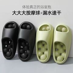 糞感の冷たいスリッパを踏んで、女性の浴室から水が漏れてマッサージします。