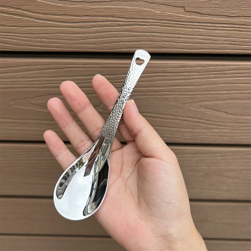 レトロなハンマードットスプーン、ステンレス鋼の槌目スプーン、家庭用厚みのあるテーブルスプーン、大人用の食事用スプーン、見栄えの良いデザートスプーン|undefined