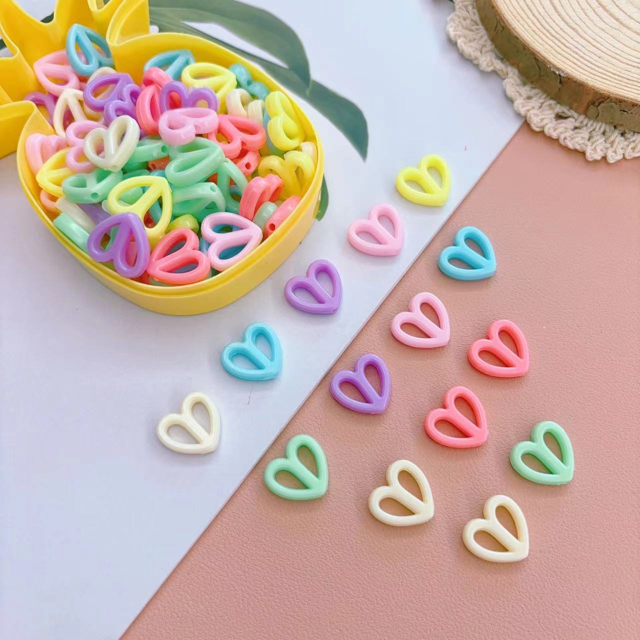 Caja de color primavera rosa caramelo corona letra acrílico agujero grande cuentas sueltas bricolaje hecho a mano collar joyería