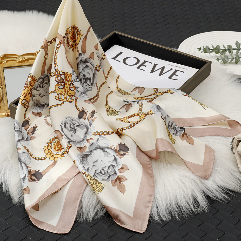 Sencillo y generoso 70 bufanda de seda de imitación, estilo floral de cadena, decoración de cuello de todo fósforo, bufanda de seda pequeña, chal de protección solar para mujer