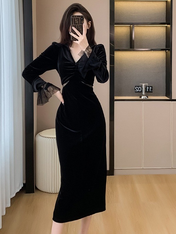 黒の高級感の長袖の金のベルベットのワンピースの女性の秋vネックのネットの糸は腰を現してやせています。|undefined