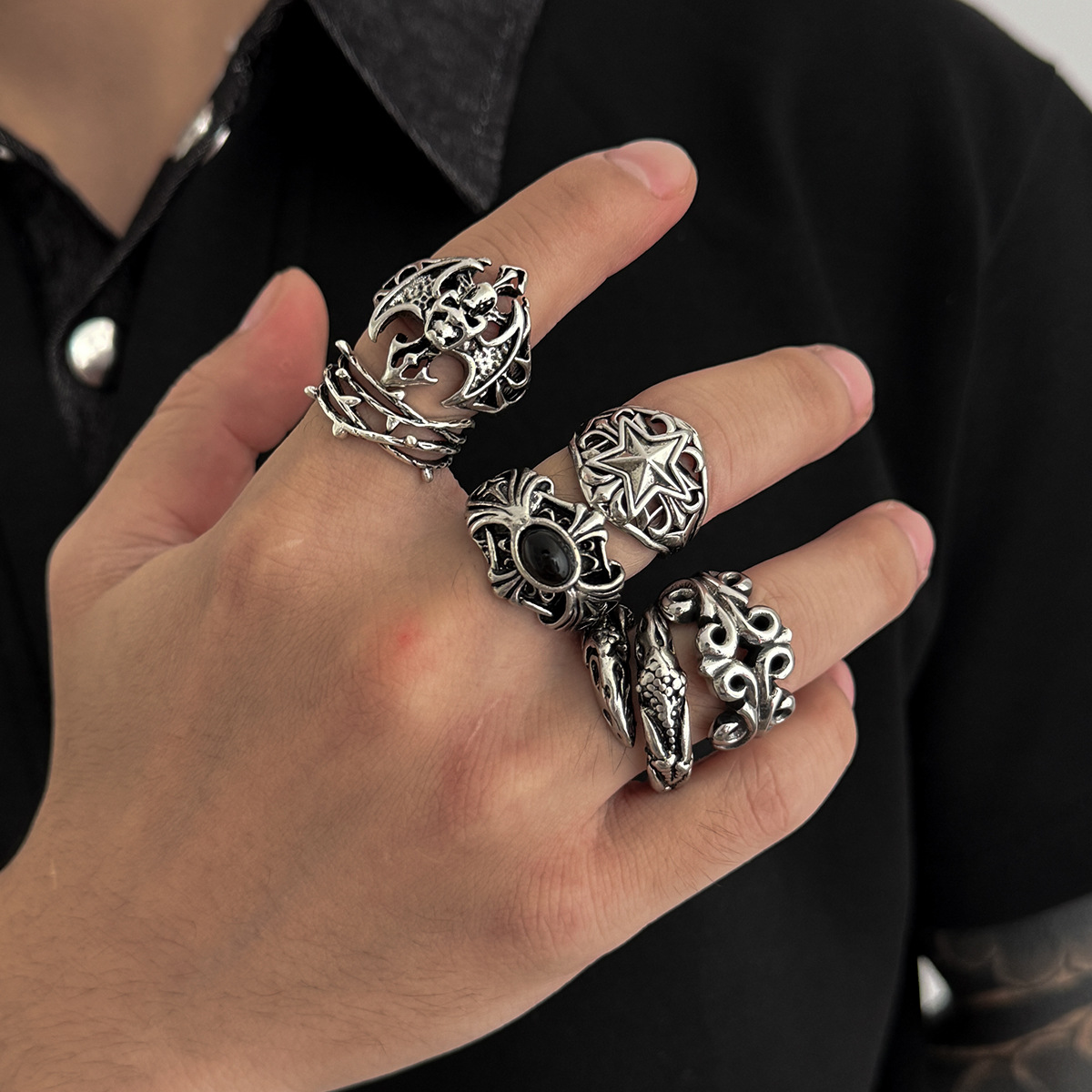 Conjunto de anéis masculinos punk caveira e pentagrama_voghion.com