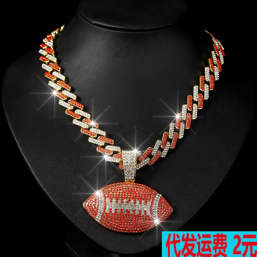 TEMU продает европейские и американские цветные бриллианты регби сплав подвеска трансграничная мода дизайн чувство цвета кубинская цепочка ожерелье мужчина