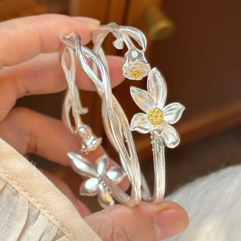 New Chinese-style silver lotus bracelet for women, 2026 new popular model, light luxury, niche, exquisite, high-end, unique and beautiful hand accessory