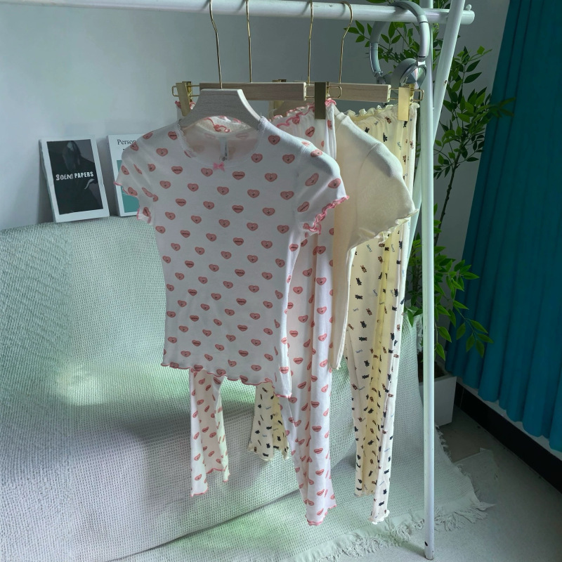 Skims Top, Kardashian-Style Straight-Leg Pants, Slim-Fitting Sexy Short-Sleeved T-Shirt, Heart-Print Set