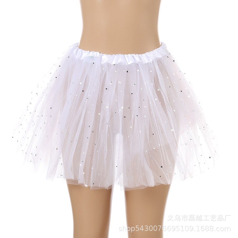 스팽글이 달린 흰색 스커트