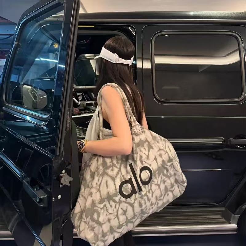 Alo Cross-Border European and American Canvas Kendall Jenner Same Style Shoulder Tote Bag Women's Large Capacity Shopping Bag Sports Yoga Bag