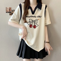 大きいサイズの衝突色のさくらんぼのプリントのpoloシャツのtシャツの女性の2025夏の半袖の不規則なデザイン感の上着