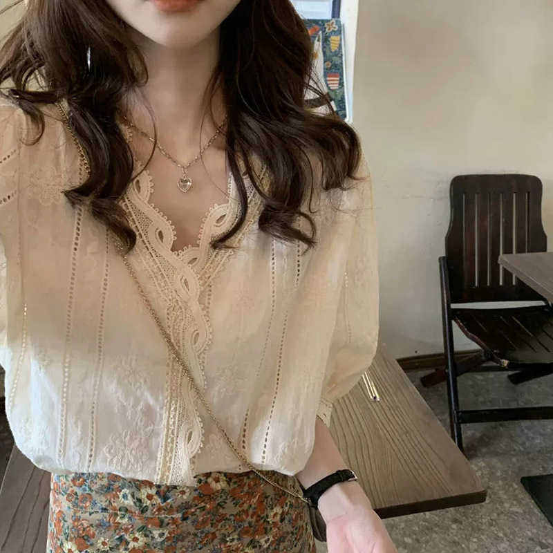 French Retro Sweet Style apricot Lace Chic Shirt Slimming High-end Sense Puff Sleeve Mid-sleeve V-neck Top for Women