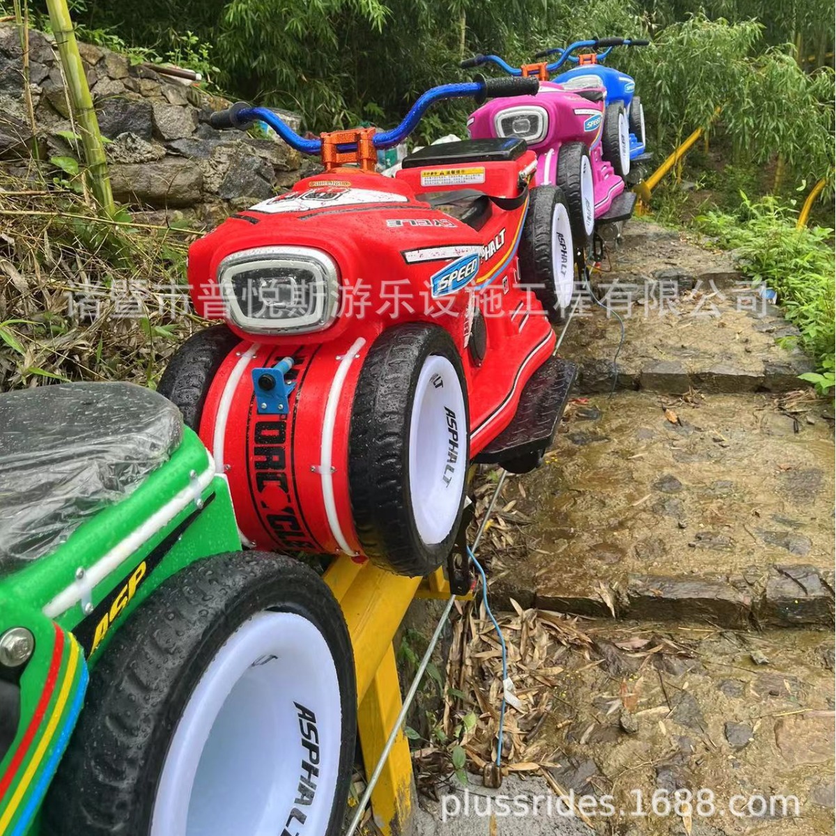 Scenic climbing car mountaineering motorcycle rail car electric transport tourists up and down the mountain outdoor network red project