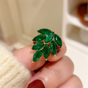 Korean style high-end Emerald small leaves anti-exposure small collar pin all-match neckline fixed clothes mini pin brooch