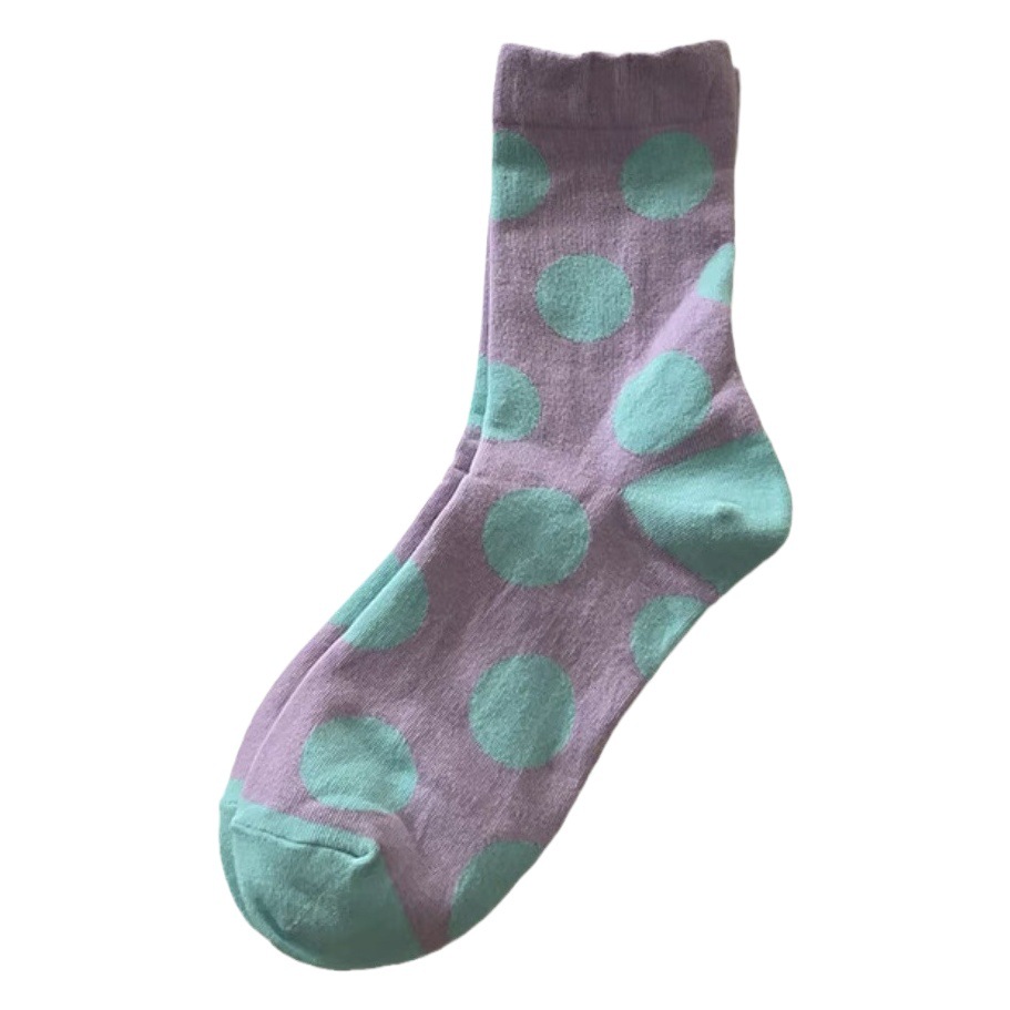 カラーのポイントの靴下の女性の春の夏の綿の中で靴下の秋冬の丸い点の韓国版の百合insの潮の少女は靴下を積みます。