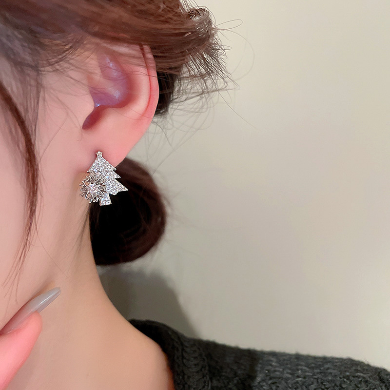 Retro Snowflake Copper Inlay Zircon Earrings 1 Pair