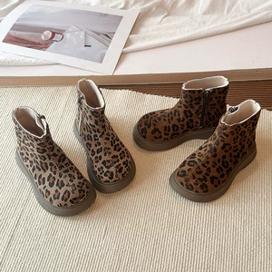 Martens, детские осенние короткие сапоги, универсальные ретро ботинки подходит для мужчин и женщин, сезон осень 2026, тренд сезона, леопардовый принт, в западном стиле, мягкая подошва