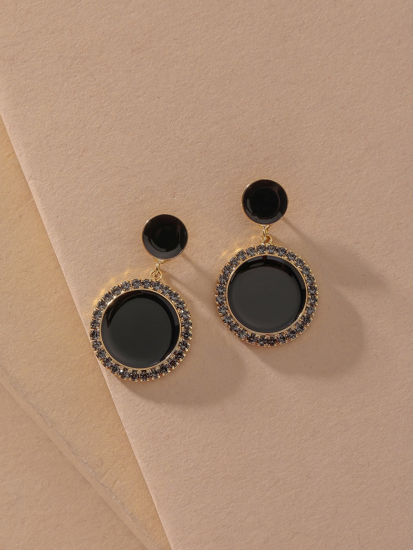 Fashion Retro Black Round Diamond Earrings display picture 4