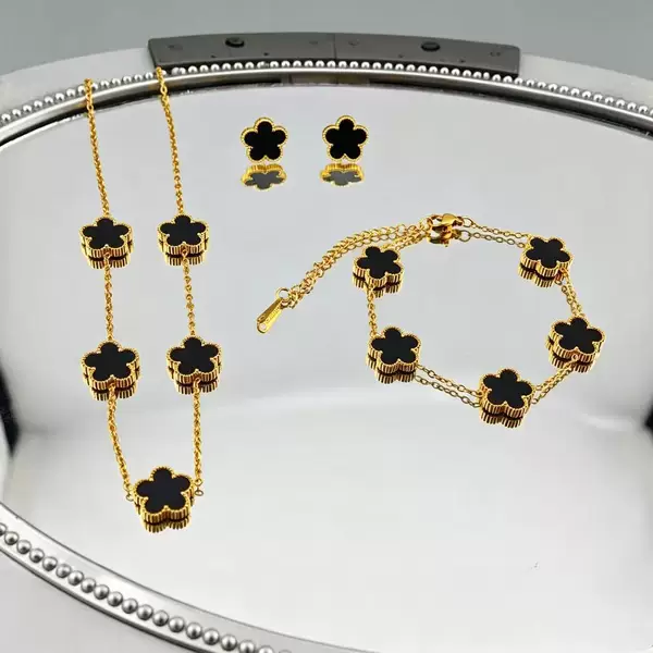 Factory Direct Sales Hot-Selling Gold-Plated Stainless Steel Five-Leaf Three-Piece Set Necklace, Bracelet, Earrings, Plant and Flower Design