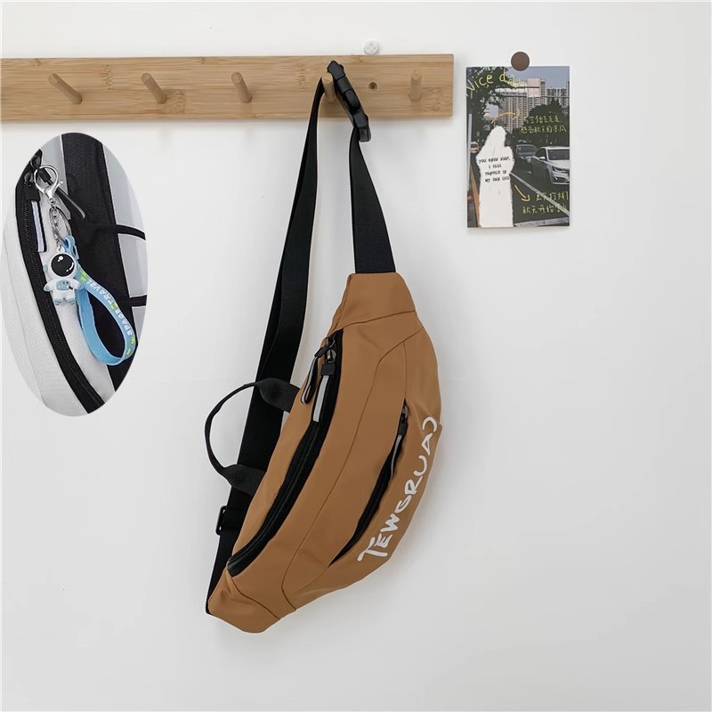 Brown comes with 4 badges + astronauts